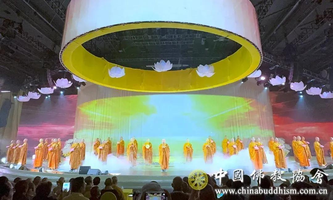 7日晚，中国佛教梵呗音乐艺术团在胡志明市参加国际佛教文艺演出
